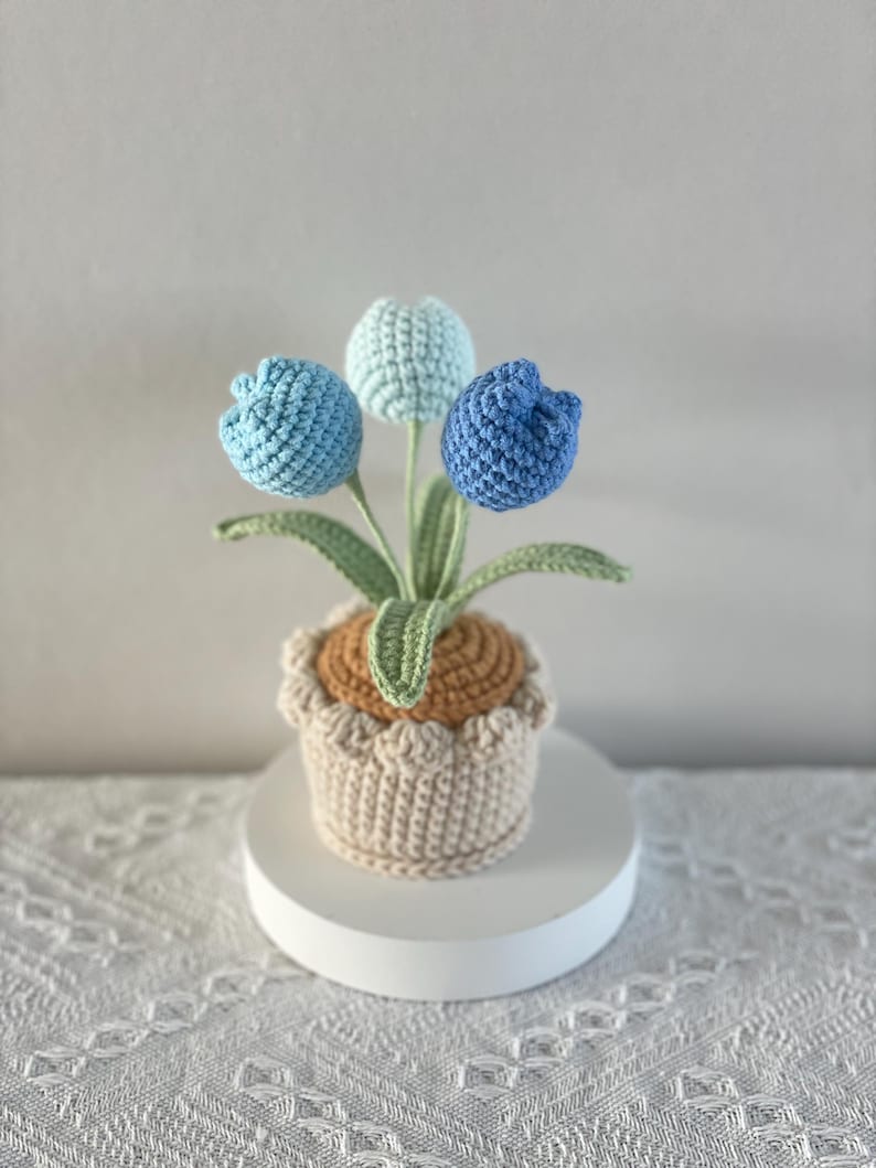 Gehäkelter Tulpen-Blumentopf, Handarbeit, Rosa, Lila, Orange oder Blau, Deko-Geschenk