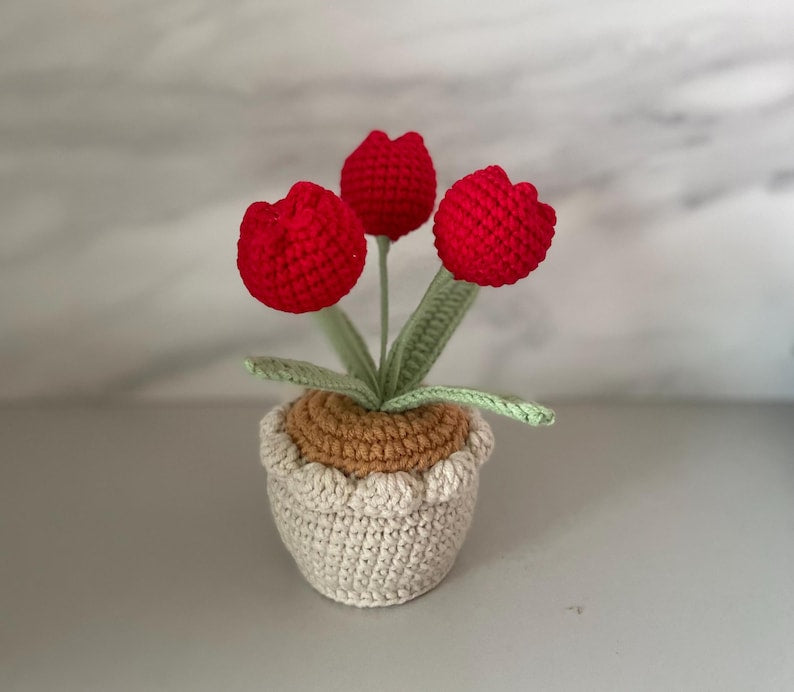 Gehäkelter Tulpen-Blumentopf, Handarbeit, Rosa, Lila, Orange oder Blau, Deko-Geschenk
