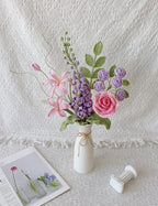 Gehäkelter Ritterspornstrauß, handgemachte Blume, Juli Geburtsblume, immerwährendes Geschenk