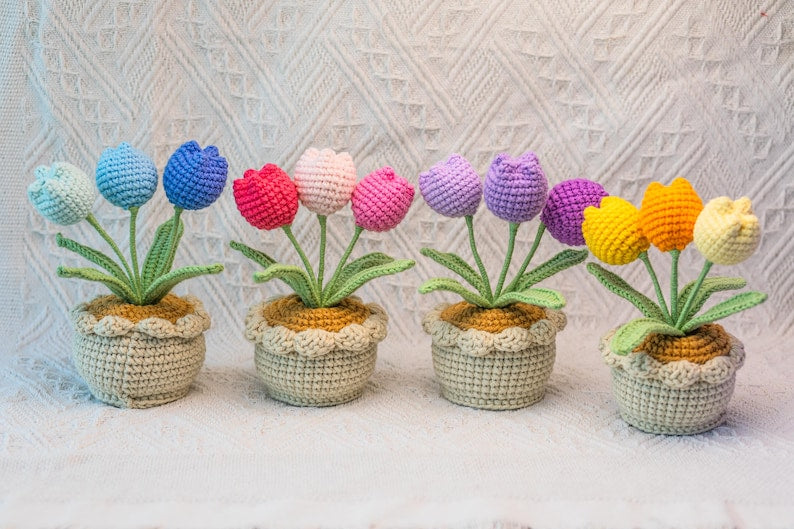 Gehäkelter Tulpen-Blumentopf, Handarbeit, Rosa, Lila, Orange oder Blau, Deko-Geschenk