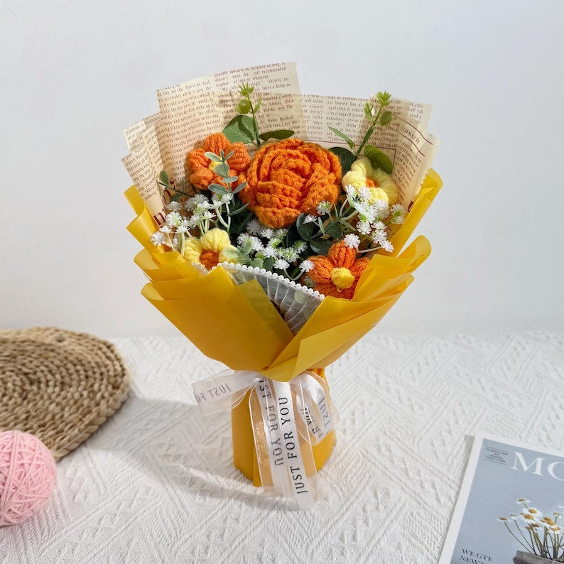 Handgehäkelter Rosenstrauß mit Blumenarrangement, Deko für Zuhause, Geburtstagsgeschenk, 13,7 cm hoch