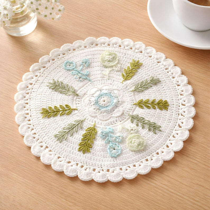 Weißes gehäkeltes Blumen-Platzset – rundes Häkel-Tischset aus Acrylgarn, 30 cm Durchmesser