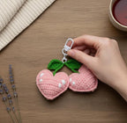 Gehäkelter Kirsch-Taschenanhänger, Handarbeit, 5 cm, Rot-Grün