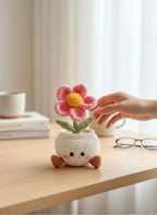 Gehäkelter Blumentopf mit Gesicht, Amigurumi rosa Bslume, Schreibtischdekor