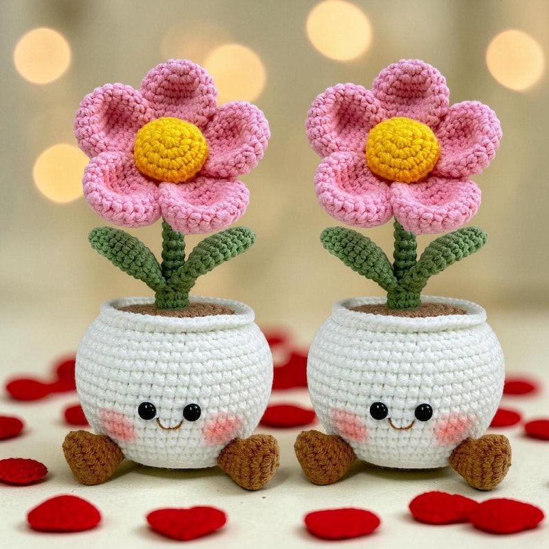 Gehäkelter Blumentopf mit Gesicht, Amigurumi rosa Bslume, Schreibtischdekor