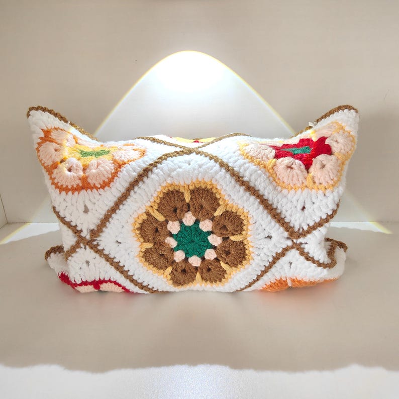 Gehäkelter Taschentuchbox-Bezug mit Oma-Quadrat-Muster, Boho-Blumen-Wohnkultur