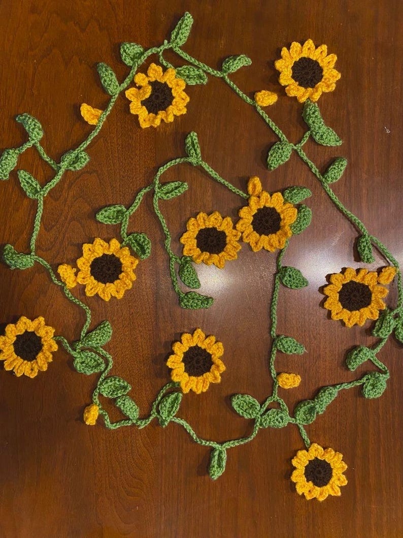 Gehäkelte Sonnenblumen-Gardine, Blumen-Gardinenschleife, Boho-Wandbehang, 6 Stränge mit 5 Blumen, Sonnenblumen-Zimmerdeko für Fenster