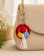Gehäkelter Sommerhut-Schlüsselanhänger – Handgefertigter Mini-Strandhut-Taschenanhänger mit Blume, Quaste und Metallring