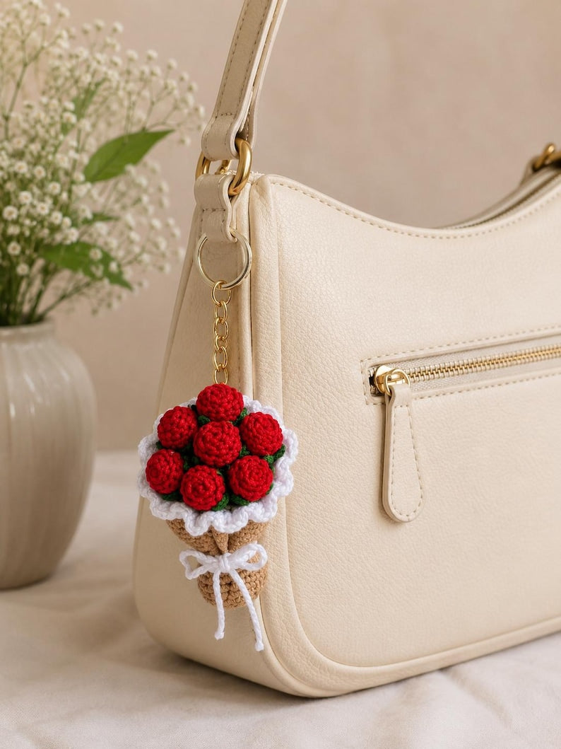 Gehäkelter Rosenstrauß-Schlüsselanhänger, Mini-Blumen-Anhänger, Baumwoll-Schlüsselanhänger