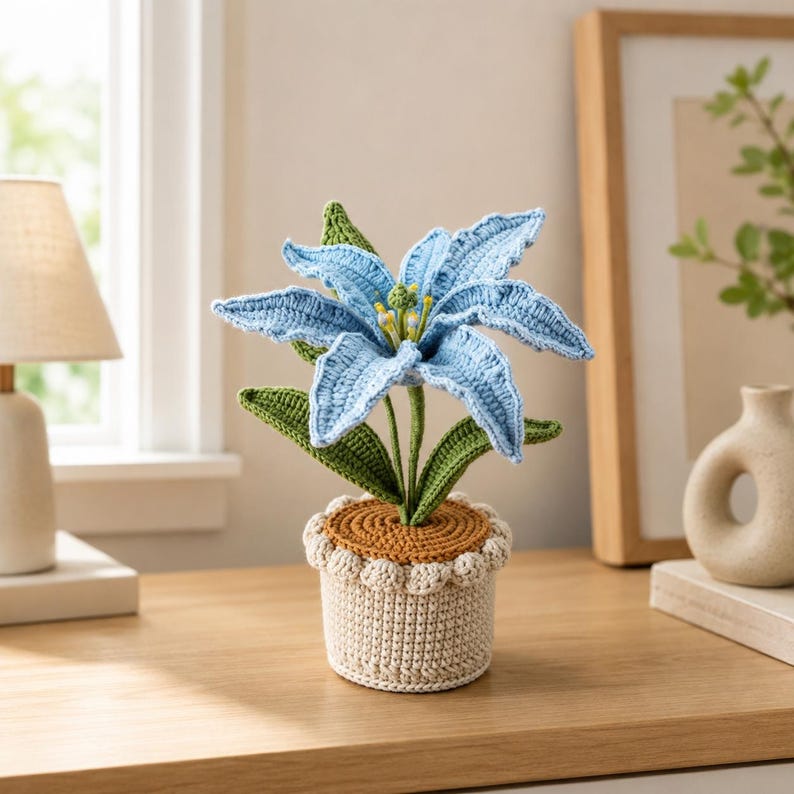 Gehäkelter Lilien-Blumentopf mit Topfblume, handgefertigt, Weiß/Rosa/Gelb/Lila/Blau