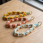 Gehäkeltes Gänseblümchen-Handyarmband mit O-Ring-Verschluss, 20 cm Länge