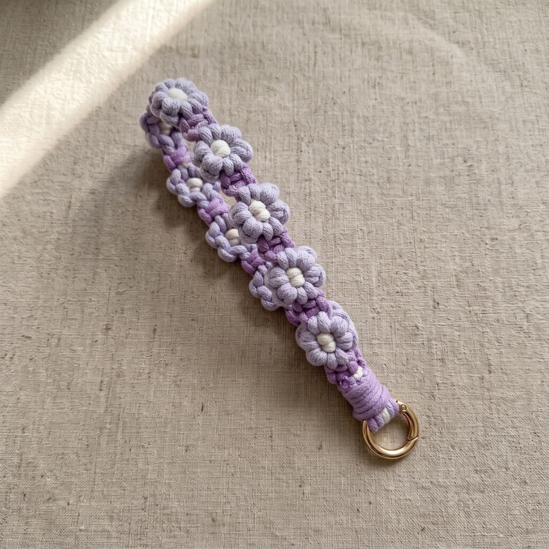 Gehäkeltes Gänseblümchen-Handyarmband mit O-Ring-Verschluss, 20 cm Länge