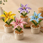 Gehäkelter Lilien-Blumentopf mit Topfblume, handgefertigt, Weiß/Rosa/Gelb/Lila/Blau
