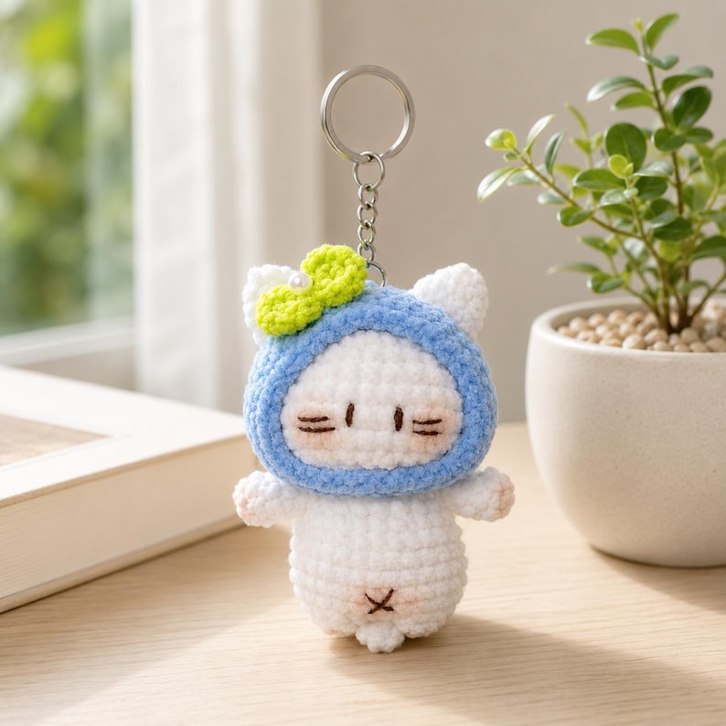 Handgehäkelter Katzen-Schlüsselanhänger Amigurumi Mini Taschenanhänger, weiches Garn, 4-6 cm, verschiedene Farben