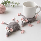 Gehäkelter Maus-Tassenuntersetzer, Grau mit Rosa Ohren, 3D Tierform für Kaffeetassen