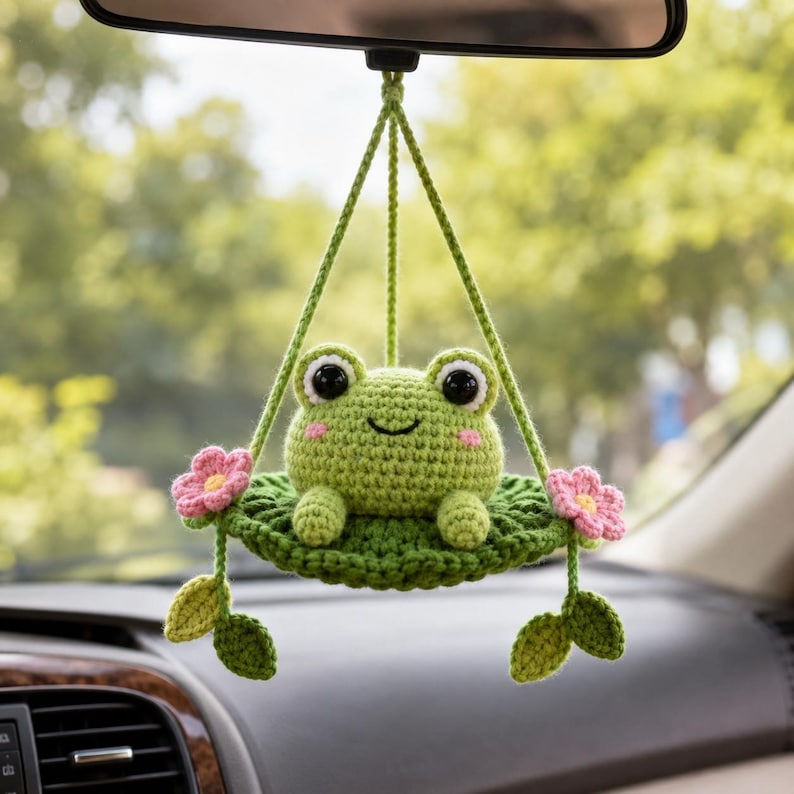 Gehäkelter Frosch Autoanhänger Amigurumi Rückspiegel Anhänger Seerosenblatt Autodeko Cottagecore