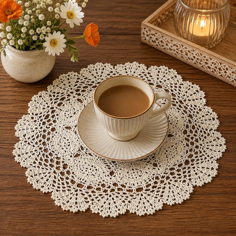 Ovales gehäkeltes Deckchen als Platzset im Vintage-Spitzenstil, Tischdeko im Shabby-Chic-Cottagecore-Stil