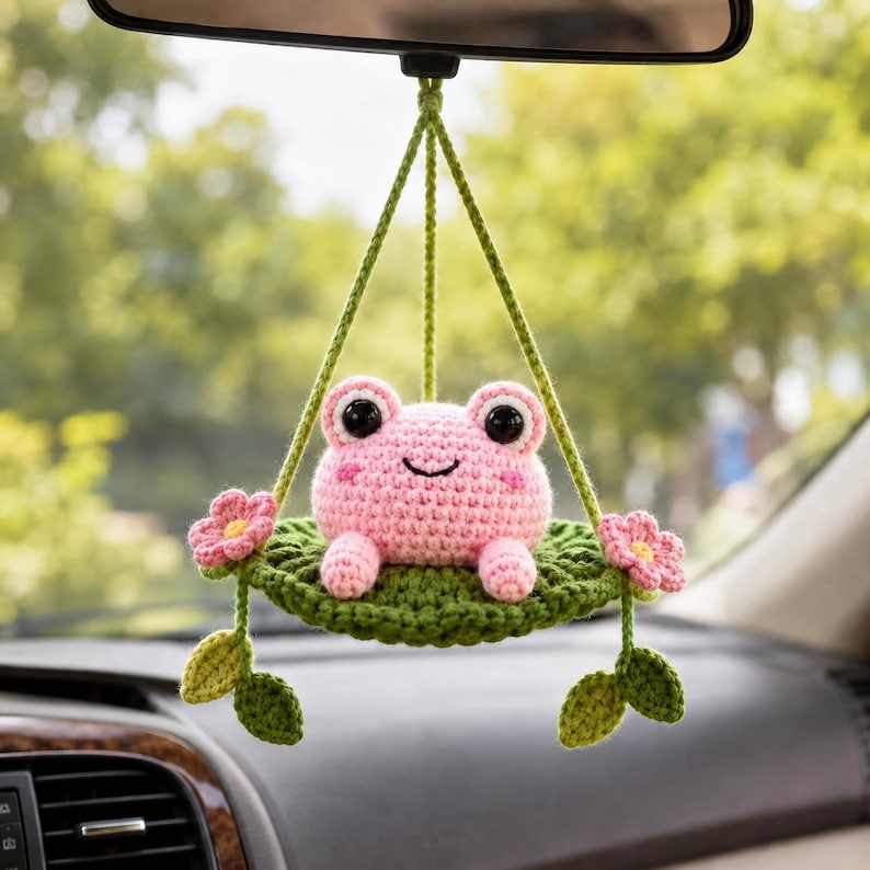 Gehäkelter Frosch Autoanhänger Amigurumi Rückspiegel Anhänger Seerosenblatt Autodeko Cottagecore